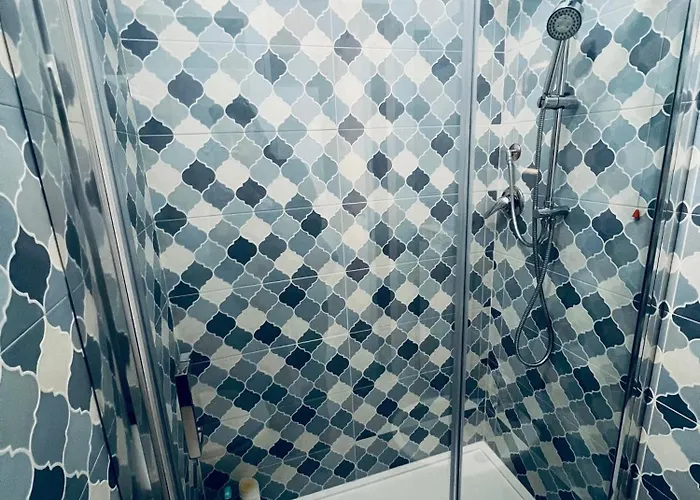 Linda - 5 Terre Near The Station *